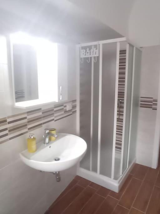Apartamento Dimora Del Cavaliere LʼAquila Exterior foto